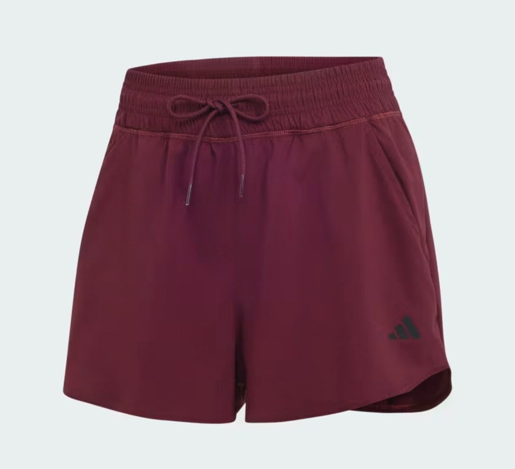 Mantén el ritmo sin distracciones. Este short de entrenamiento combina la tecnología de ventilación Adidas Climacool con un diseño ligero y funcional. Cuenta con un corte diseñado para ofrecer total libertad de movimiento, bolsillos prácticos y un ajuste de cordón que se mantiene firme en cada paso.

Composición: Material transpirable de secado rápido.

Detalles: Bolsillos laterales y cordón de ajuste frontal.

Uso recomendado: Running, fitness y actividades al aire libre.